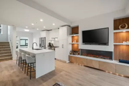 Kitchen Island Photo of 137 535 E 2nd Street, North Vancouver, BC