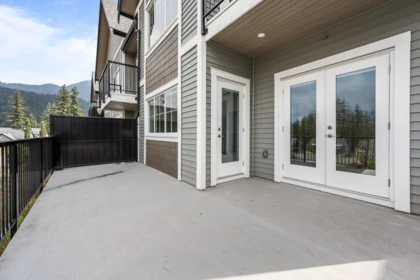 Entry Foyer Photo of 8 1928 Woodside Boulevard, Agassiz, BC