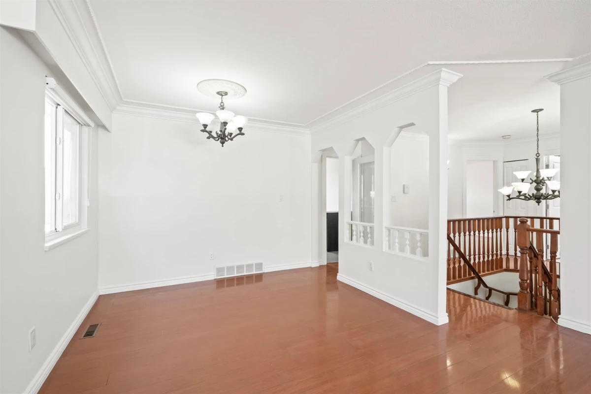 Dining Area Photo of 638 E 61st Avenue, Vancouver, BC