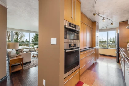 601 6622 Southoaks Crescent, Burnaby, BC, Burnaby — Apartment/Condo for sale