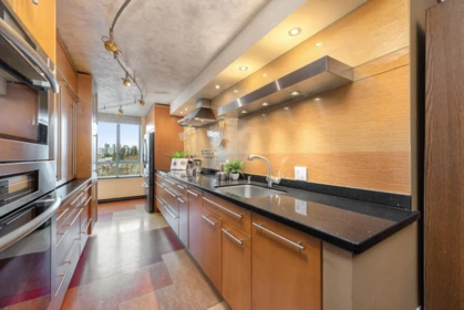 601 6622 Southoaks Crescent, Burnaby, BC, Burnaby — Apartment/Condo for sale