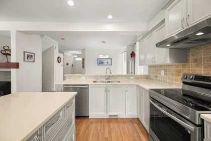 Kitchen Island Photo of 15175 61 Avenue, Surrey, BC