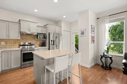 Kitchen Photo of 15175 61 Avenue, Surrey, BC