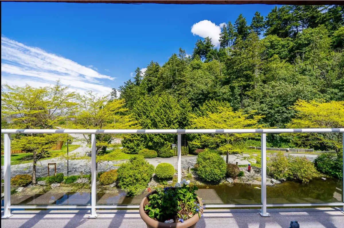 Family Room Photo of 318 1120 Tsatsu Shores Drive, Delta, BC