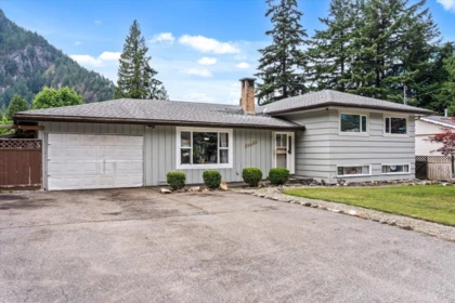 19865 Peter Street, Hope, BC, Hope — Single Family Residence for sale