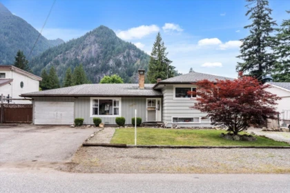 19865 Peter Street, Hope, BC, Hope — Single Family Residence for sale