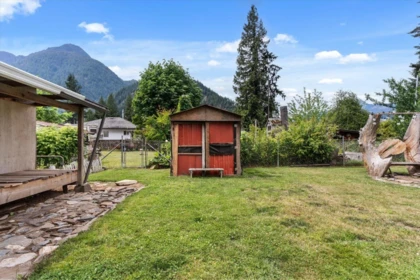 Front Yard Photo of 19865 Peter Street, Hope, BC