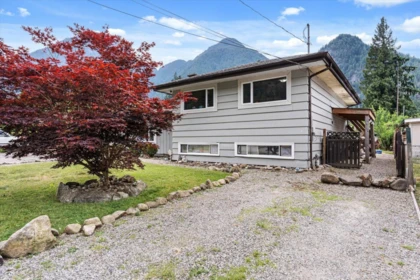 19865 Peter Street, Hope, BC, Hope — Single Family Residence for sale