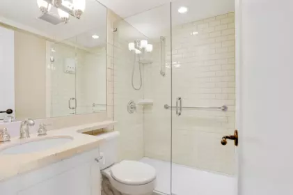 Powder Room Photo of 107 150 24 Street, West Vancouver, BC