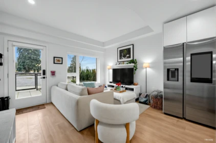 Kitchen Photo of 162 565 E 2nd Street, North Vancouver, BC