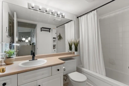 Powder Room Photo of 305 9165 Broadway Street, Chilliwack, BC