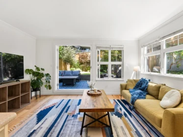 210 3787 Pender Street, Burnaby, BC, Burnaby — Apartment/Condo for sale