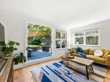 210 3787 Pender Street, Burnaby, BC, Burnaby — Apartment/Condo for sale