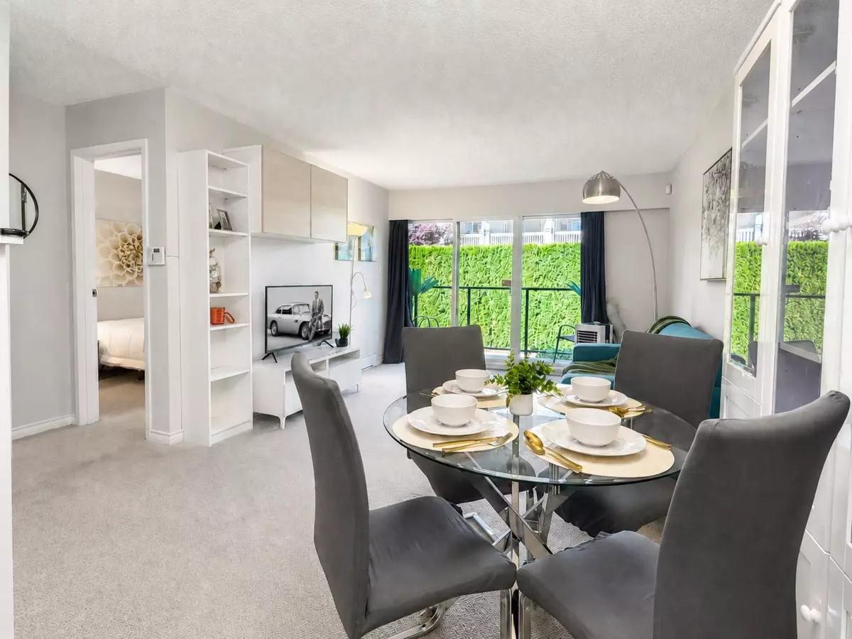 Family Room Photo of 301 215 Mowat Street, New Westminster, BC