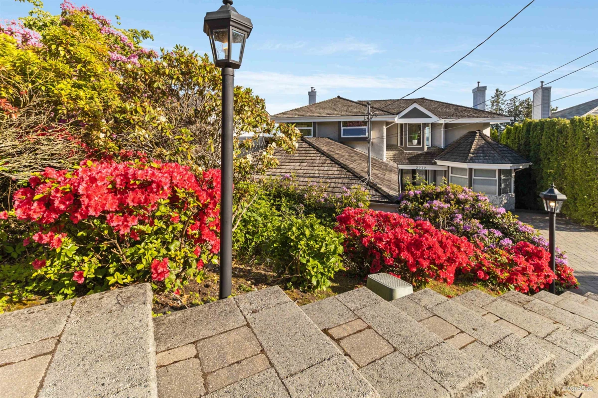 Family Room Photo of 2272 Ottawa Avenue, West Vancouver, BC