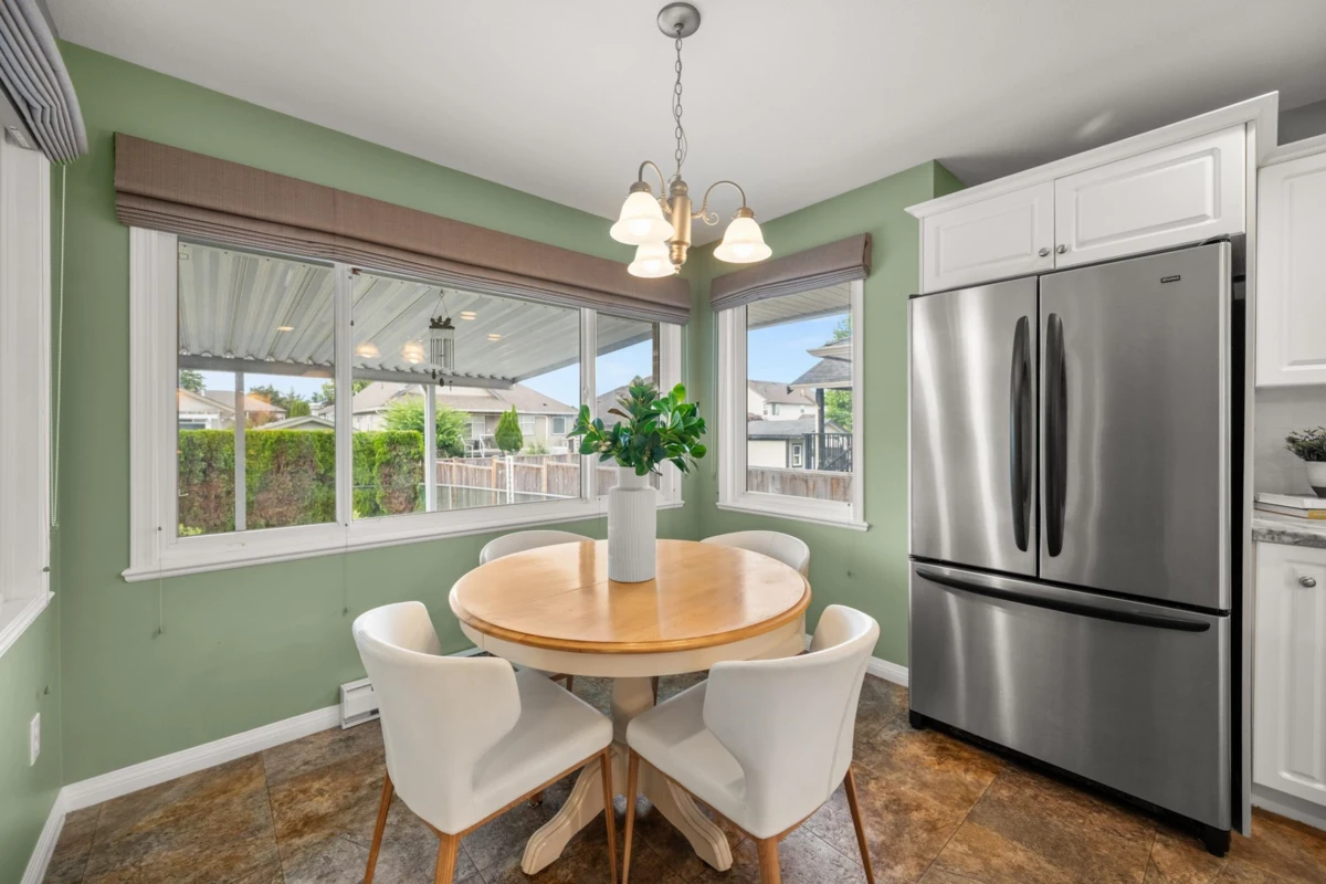 Dining Area Photo of 27015 24 Avenue, Langley, BC