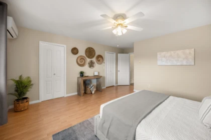 Entry Foyer Photo of 27015 24 Avenue, Langley, BC