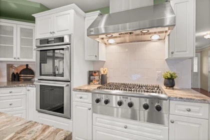 Kitchen Island Photo of 27015 24 Avenue, Langley, BC