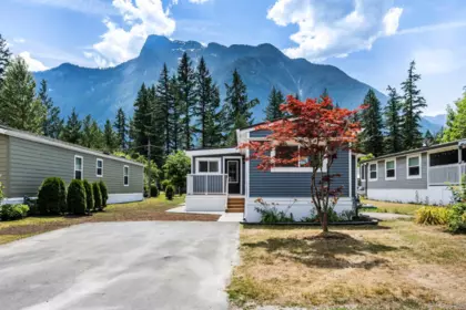 Garage Interior Photo of 28 65367 Kawkawa Lake Road, Hope, BC