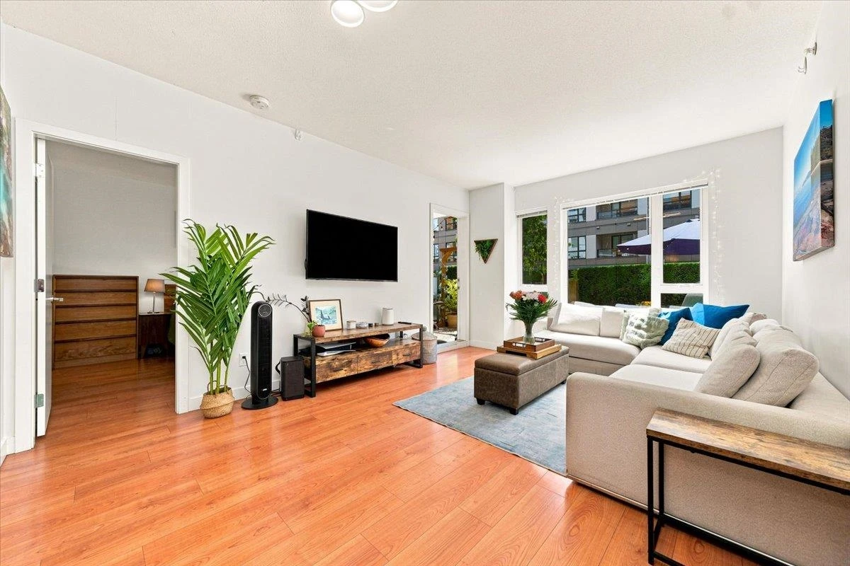 Dining Area Photo of 3 221 E 3 Street, North Vancouver, BC