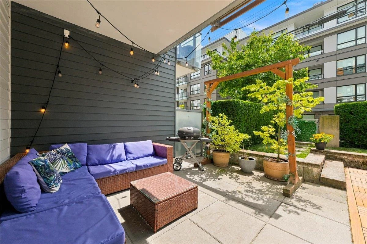 Family Room Photo of 3 221 E 3 Street, North Vancouver, BC