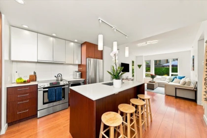 Kitchen Island Photo of 3 221 E 3 Street, North Vancouver, BC