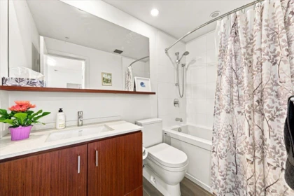 Office / Den Photo of 3 221 E 3 Street, North Vancouver, BC