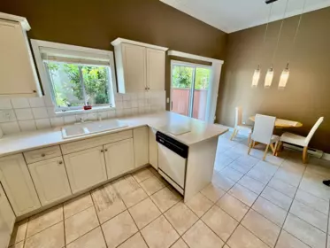 Breakfast Nook Photo of 4 1701 Chesterfield Avenue, North Vancouver, BC