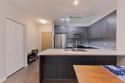 104 607 Cottonwood Avenue, Coquitlam, BC, Coquitlam — Apartment/Condo for sale