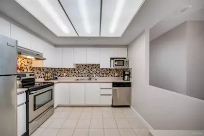 Kitchen Photo of 904 13383 108 Avenue, Surrey, BC