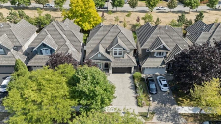 Community Amenities Photo (Clubhouse) of 3528 Rosemary Heights Crescent, Surrey, BC