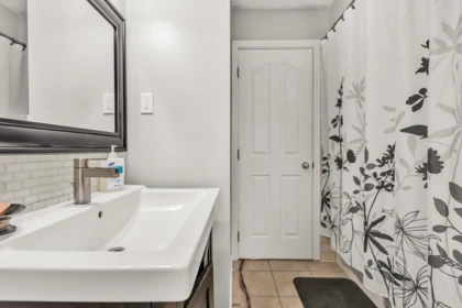Walk-In Closet Photo of 46521 Elliott Avenue, Chilliwack, BC