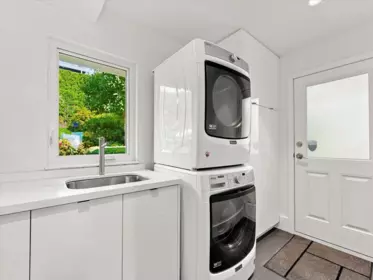 Garage Interior Photo of 990 Leyland Street, West Vancouver, BC