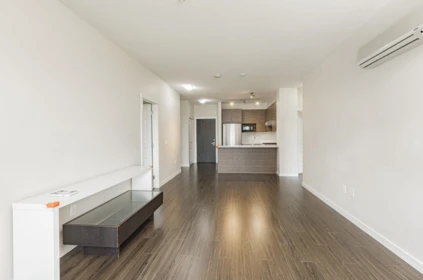 351 9388 Mckim Way, Richmond, BC, Richmond — Apartment/Condo for sale