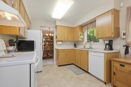 Kitchen Island Photo of 2358 Cameron Crescent, Abbotsford, BC