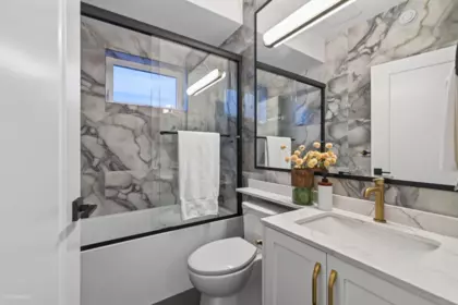 Guest Bathroom Photo of 1 2035 E 51st, Vancouver, BC