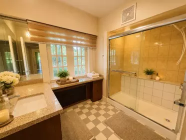 Powder Room Photo of 4625 Connaught Drive, Vancouver, BC