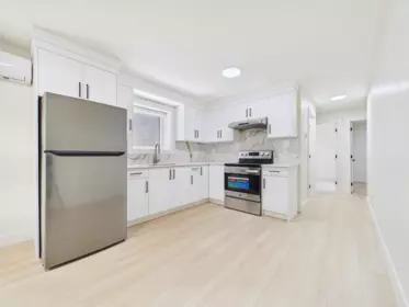 Hot Tub / Spa Photo of 1 6512 Grant Street, Burnaby, BC