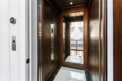 Entry Foyer Photo of 4768 W 4th Avenue, Vancouver, BC