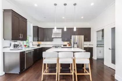 Kitchen Island Photo of 16148 28a Avenue, Surrey, BC