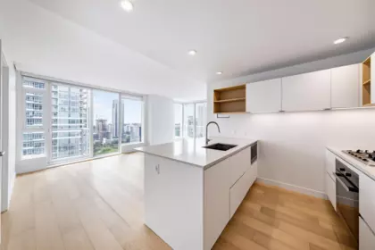 2104 6000 Mckay Avenue, Burnaby, BC, Burnaby — Apartment/Condo for sale