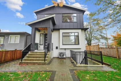 2995 E 17th Avenue, Vancouver, BC, Vancouver — Half Duplex for sale