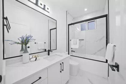 Powder Room Photo of 2995 E 17th Avenue, Vancouver, BC