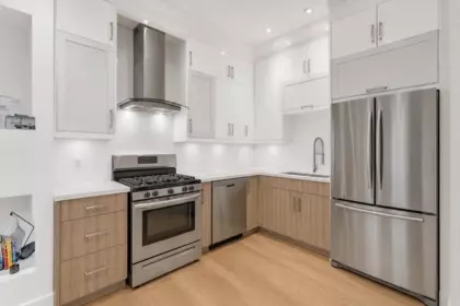 2 1136 E Pender Street, Vancouver, BC, Vancouver — Half Duplex for sale