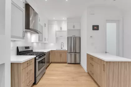 2 1136 E Pender Street, Vancouver, BC, Vancouver — Half Duplex for sale