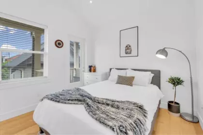 Primary Bedroom Photo of 2 1136 E Pender Street, Vancouver, BC