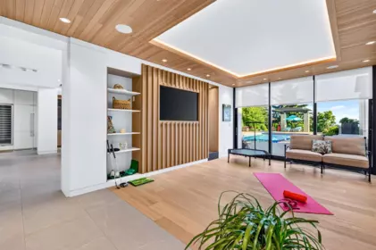 Entry Foyer Photo of 13386 Marine Drive, Surrey, BC