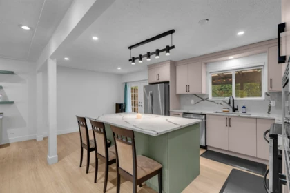 Kitchen Island Photo of 33040 Arbutus Avenue, Mission, BC