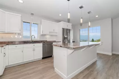 Kitchen Island Photo of 62 5700 Jinkerson Road, Chilliwack, BC
