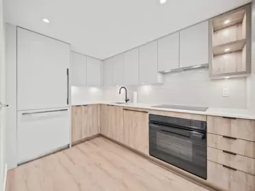 Pantry Photo of 425 755 Harbourside Drive, North Vancouver, BC
